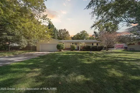 2986 Beech Ridge Dr, Lansing, MI 48911