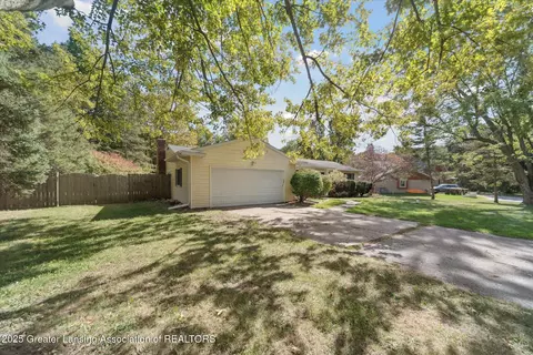 2986 Beech Ridge Dr, Lansing, MI 48911 photo 2
