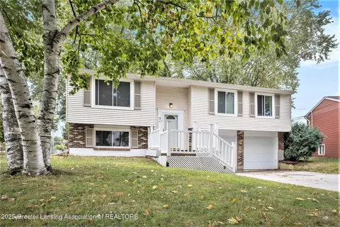 501 Bluebell Dr, Lansing, MI 48911