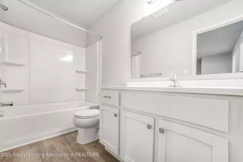 Bath - 2938 Moccasin Dr, Dewitt, MI 48820 photo 1 of 1