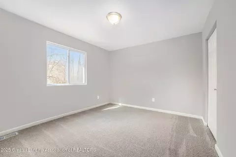 Bedroom - 2938 Moccasin Dr, Dewitt, MI 48820 photo 3 of 4