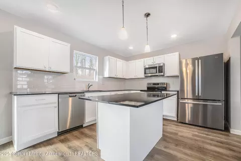Kitchen - 2938 Moccasin Dr, Dewitt, MI 48820 photo 1 of 2