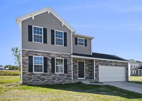 1060 Woodridge Dr, Saint Johns, MI 48879