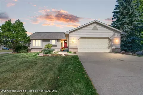 5910 Cabrena Dr, Lansing, MI 48917
