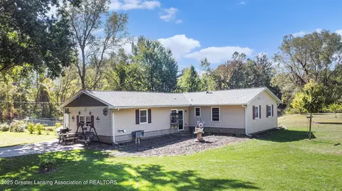 7202 Fenner Rd, Laingsburg, MI 48848
