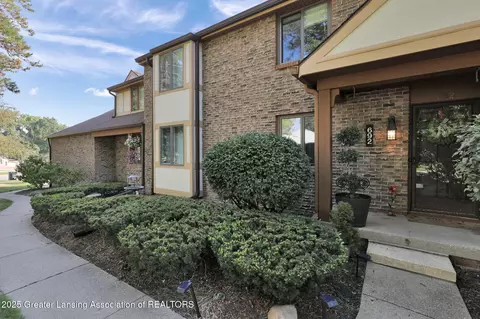 692 Moorland Dr, East Lansing, MI 48823