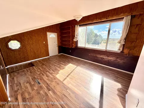 Living - 9575 W Monroe Rd, Elwell, MI 48832 photo 6 of 7