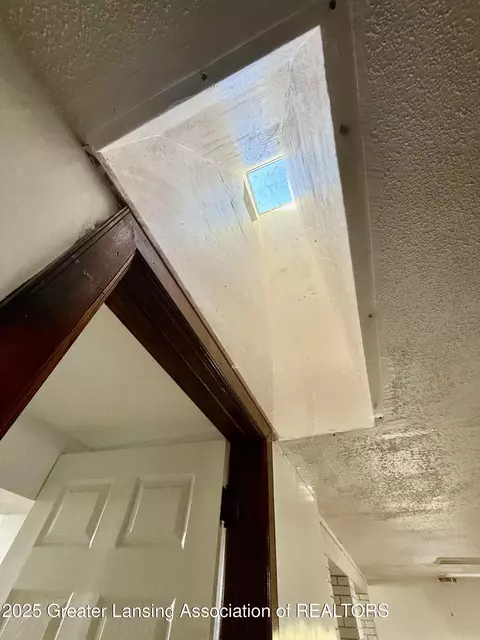 Entry Way - 9575 W Monroe Rd, Elwell, MI 48832 photo 2 of 2