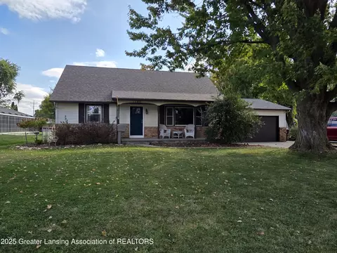 1105 S Wight St, Saint Johns, MI 48879