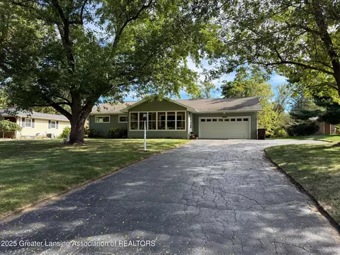12890 W Melody Rd, Grand Ledge, MI 48837