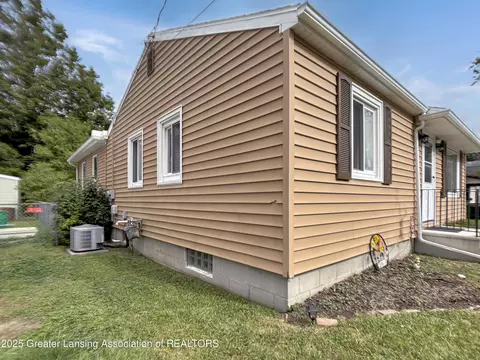 701 E Willard Ave, Lansing, MI 48910 photo 29