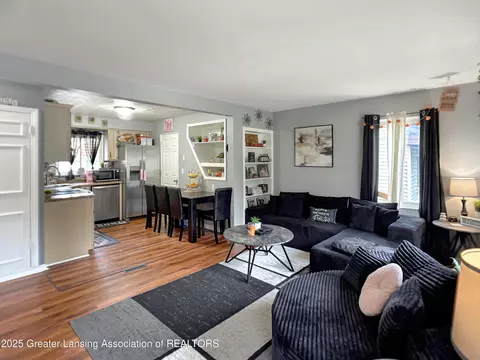 701 E Willard Ave, Lansing, MI 48910 photo 2