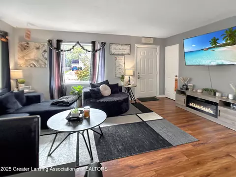 701 E Willard Ave, Lansing, MI 48910 photo 3