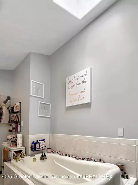 701 E Willard Ave, Lansing, MI 48910 photo 25