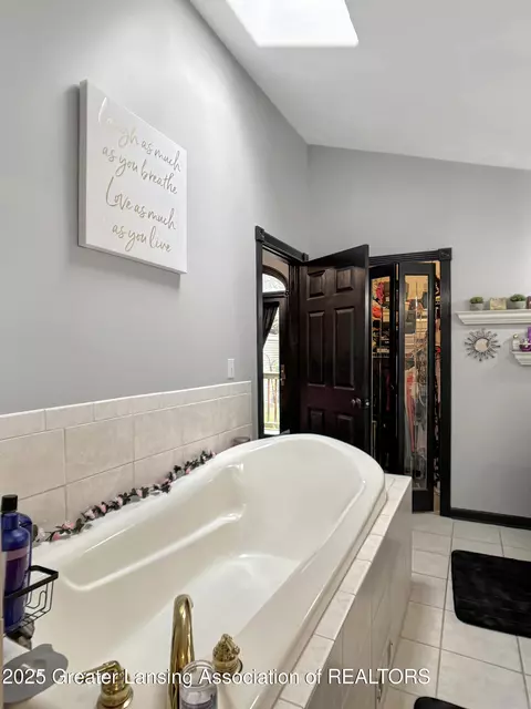 701 E Willard Ave, Lansing, MI 48910 photo 23