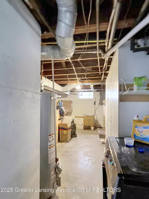 701 E Willard Ave, Lansing, MI 48910 photo 32