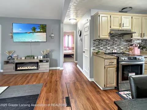 701 E Willard Ave, Lansing, MI 48910 photo 7