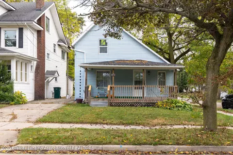 1221 Moores River Dr, Lansing, MI 48910