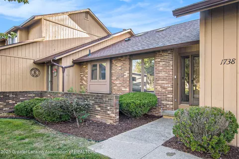1738 Willow Creek Dr #63, Lansing, MI 48917