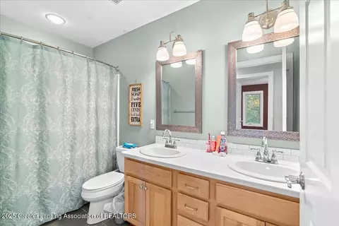 Bath - 13259 Blaisdell Dr, Dewitt, MI 48820 photo 4 of 5