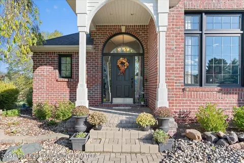 Exterior - 13259 Blaisdell Dr, Dewitt, MI 48820 photo 2 of 11