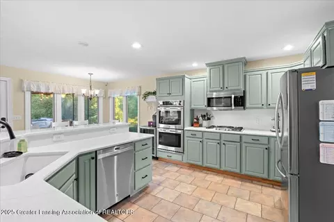 Kitchen - 13259 Blaisdell Dr, Dewitt, MI 48820 photo 4 of 4