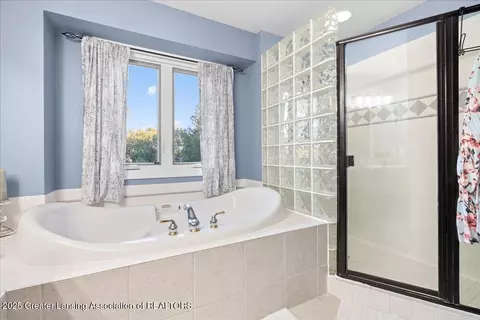 Bath - 13259 Blaisdell Dr, Dewitt, MI 48820 photo 3 of 5
