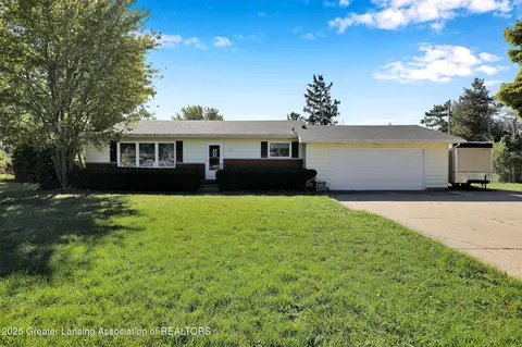 4311 Woodhaven Dr, Lansing, MI 48917