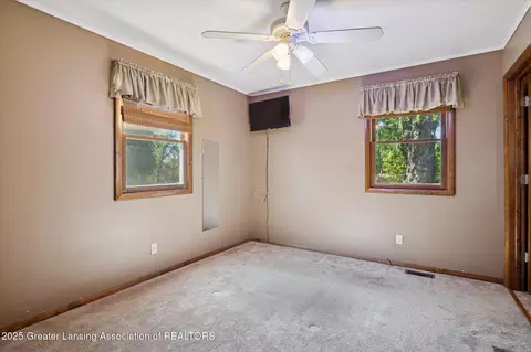 Bedroom - 9520 Fenner Rd, Perry, MI 48872 photo 4 of 5