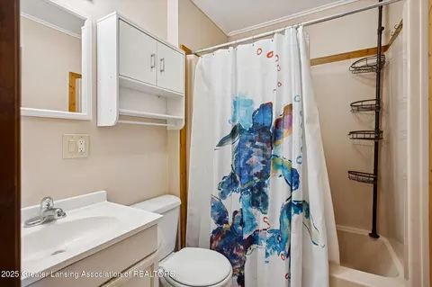 Bath - 9520 Fenner Rd, Perry, MI 48872 photo 2 of 3