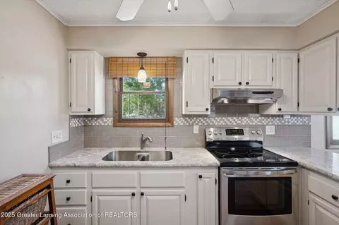 Kitchen - 9520 Fenner Rd, Perry, MI 48872 photo 2 of 3
