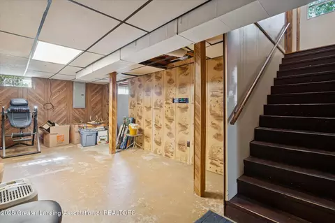 Entry Way - 9520 Fenner Rd, Perry, MI 48872 photo 4 of 4