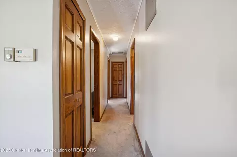 Entry Way - 9520 Fenner Rd, Perry, MI 48872 photo 2 of 4