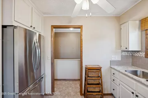 Entry Way - 9520 Fenner Rd, Perry, MI 48872 photo 1 of 4
