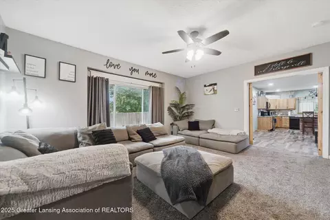 Entry Way - 1965 E Round Lake Rd, Dewitt, MI 48820 photo 1 of 7