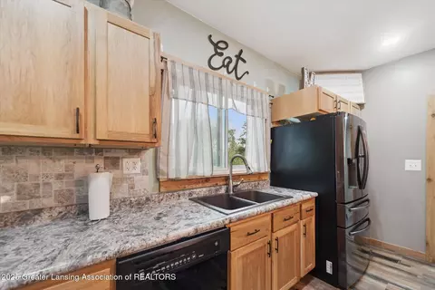 Kitchen - 1965 E Round Lake Rd, Dewitt, MI 48820 photo 2 of 5