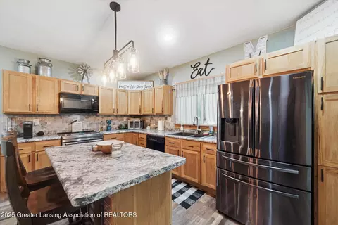 Kitchen - 1965 E Round Lake Rd, Dewitt, MI 48820 photo 5 of 5