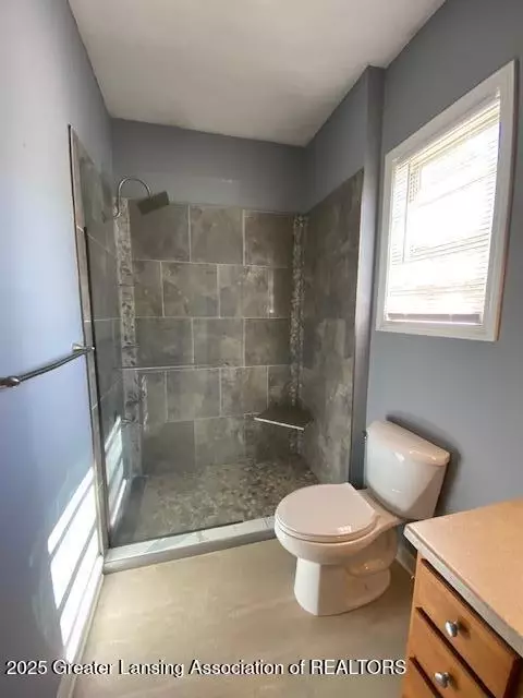 Bath - 2151 Arbor Meadows Dr, Dewitt, MI 48820 photo 2 of 4