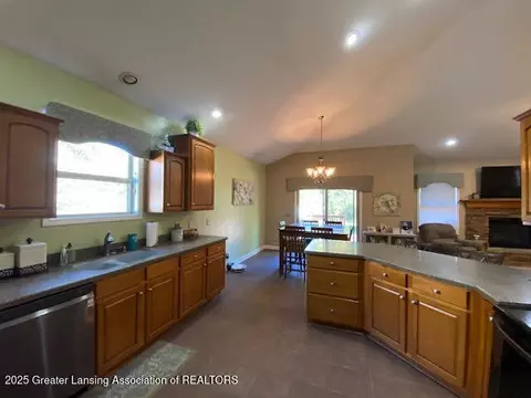 Kitchen - 2151 Arbor Meadows Dr, Dewitt, MI 48820 photo 2 of 3