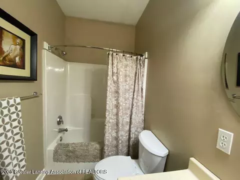 Bath - 2151 Arbor Meadows Dr, Dewitt, MI 48820 photo 3 of 4