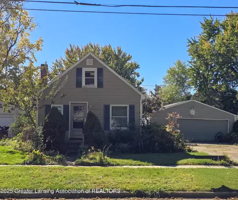128 Oakwood St, Grand Ledge, MI 48837