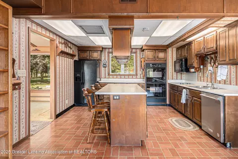 Kitchen - 1226 E Round Lake Rd, Dewitt, MI 48820 photo 2 of 3
