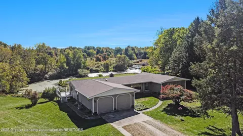 1226 E Round Lake Rd, Dewitt, MI 48820