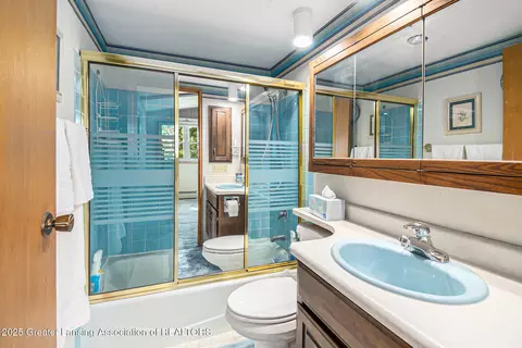 Bath - 1226 E Round Lake Rd, Dewitt, MI 48820 photo 4 of 5