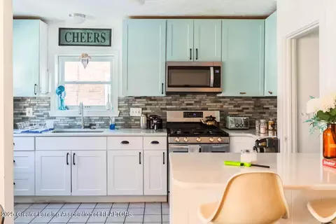 Kitchen - 515 Kipling Blvd, Lansing, MI 48912 photo 1 of 1