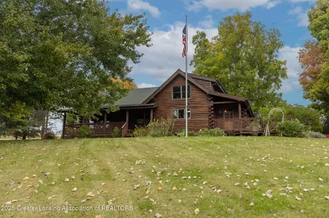 5375 Island Hwy, Charlotte, MI 48813