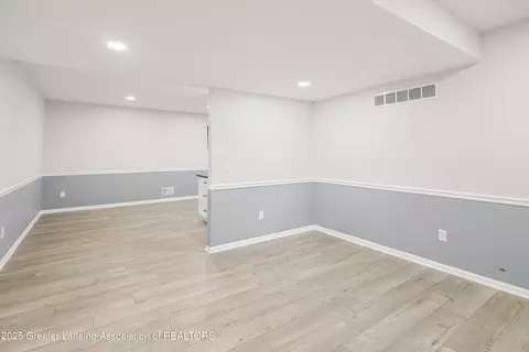 Living - 746 Tanbark Dr, Dimondale, MI 48821 photo 14 of 15
