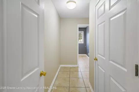 Entry Way - 746 Tanbark Dr, Dimondale, MI 48821 photo 7 of 12