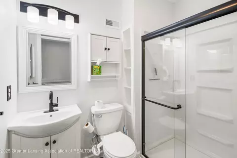 Bath - 746 Tanbark Dr, Dimondale, MI 48821 photo 6 of 6