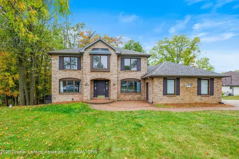 746 Tanbark Dr, Dimondale, MI 48821